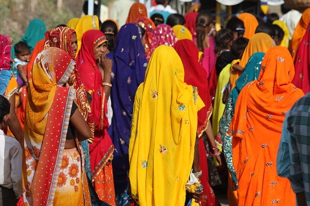 colourfully dressed rajasthan women