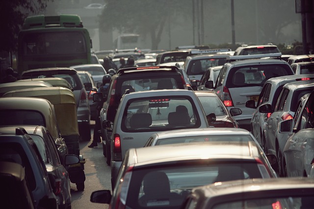 blow horn, trafic in India