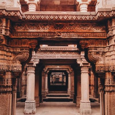 cropped-gujarat_temple_satyajeet_Mazumdar_Unsplash.jpg