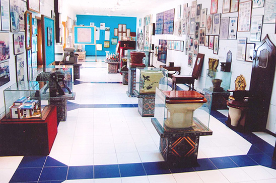 inside-view-sulabh-toilet-museum