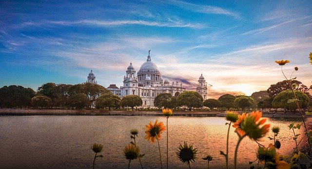 The Victoria Memorial in Calcutta, Food in Kolkata