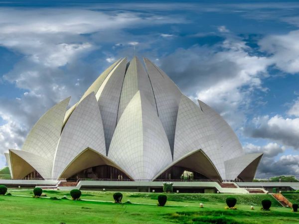 Lotus Temple in New Delhi, Budget trips to India