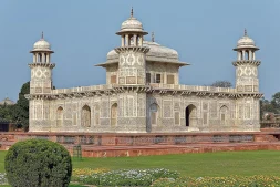 best time to visit agra